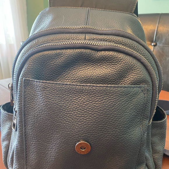 Alotsy Leather Backpack. Excellent Condition! - Picture 4 of 4